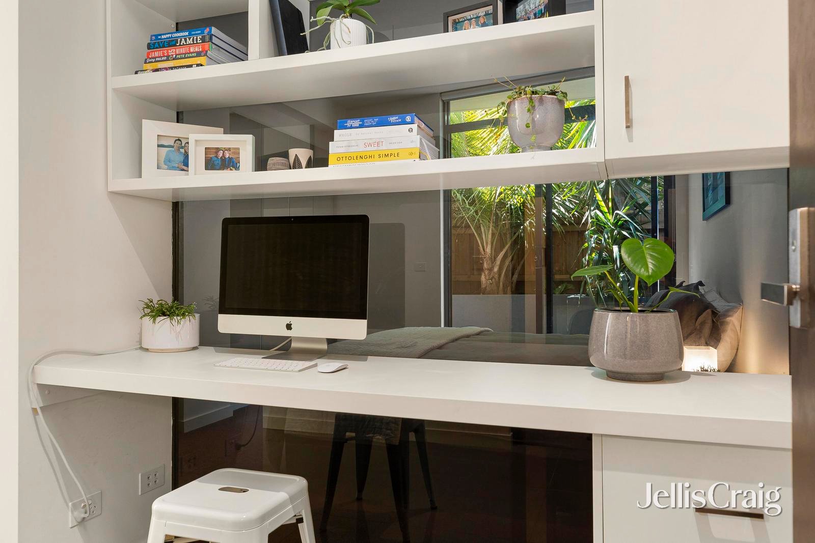 4/10 Docker Street, Elwood image 8