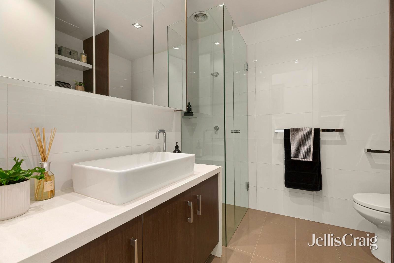 4/10 Docker Street, Elwood image 9