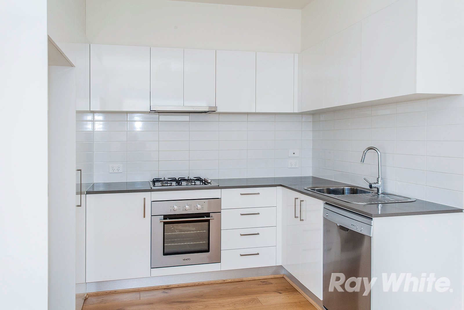Property Gallery Thumbnail 3