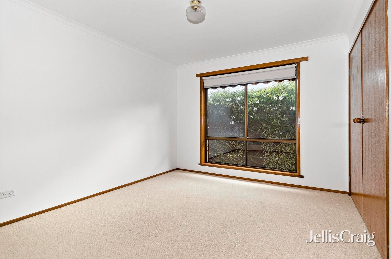 4/106 Clayton Street, Golden Point image 7