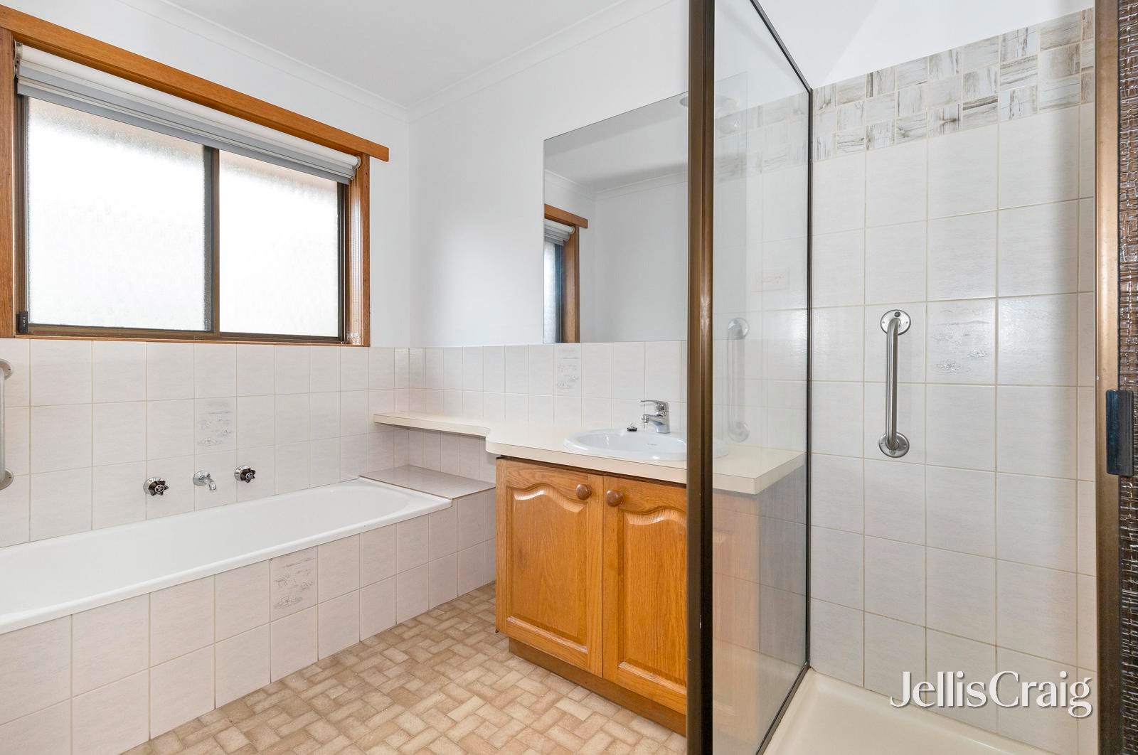 4/106 Clayton Street, Golden Point image 9