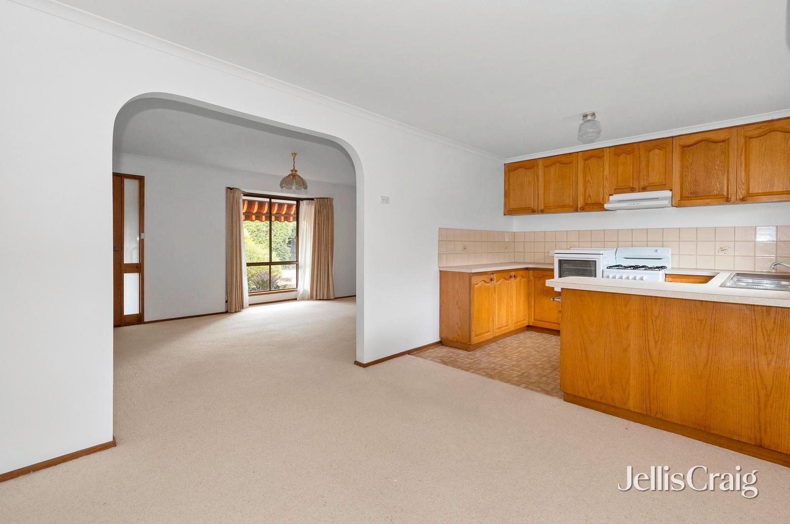 4/106 Clayton Street, Golden Point image 3