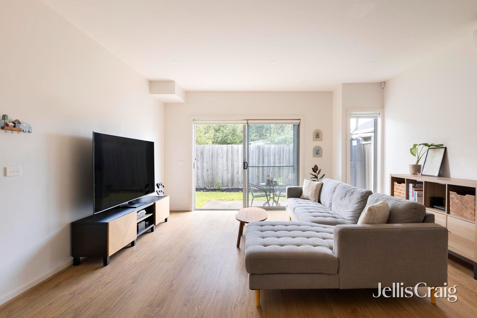 4/107 Hickford Street, Reservoir image 2