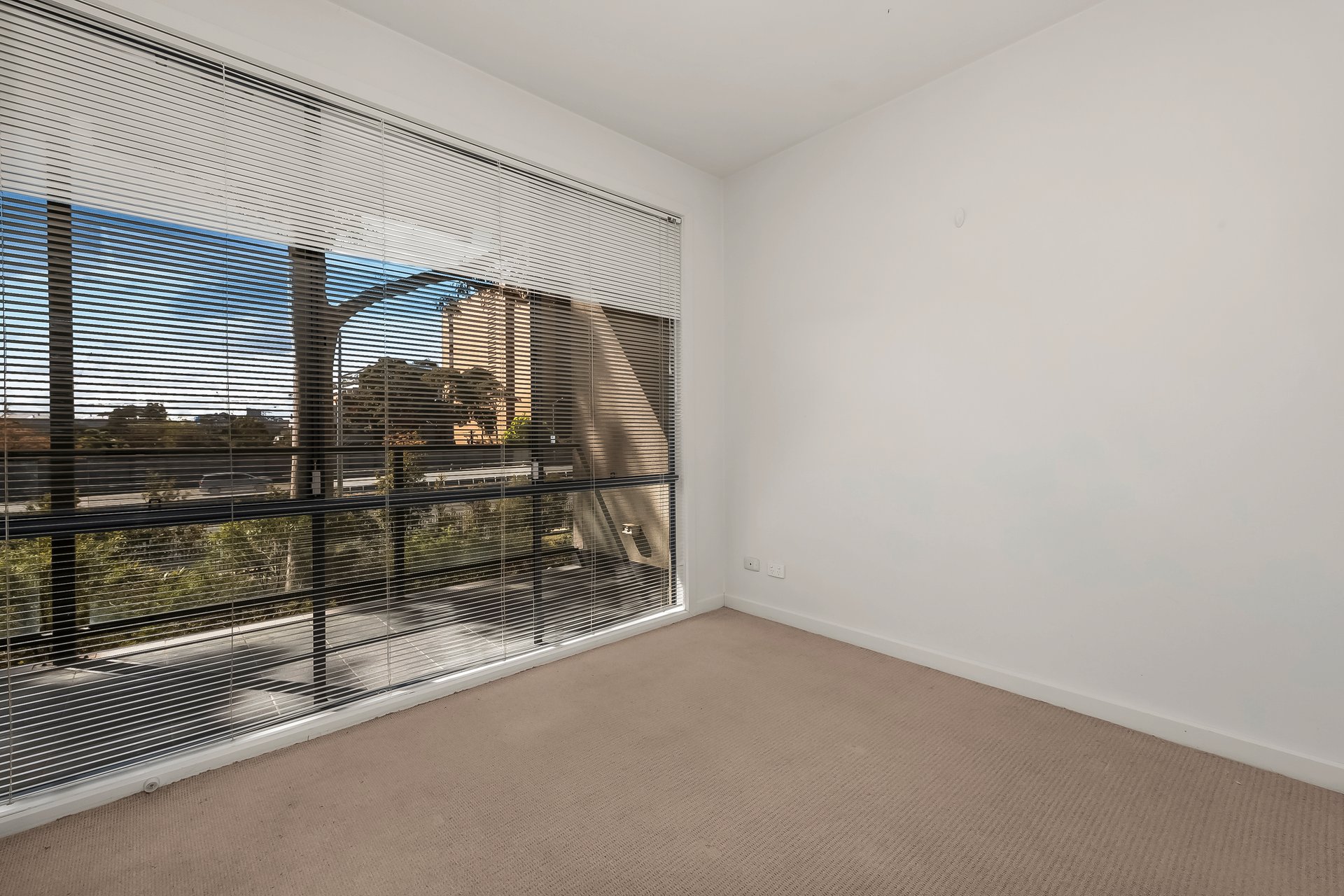 Property Gallery Thumbnail 4
