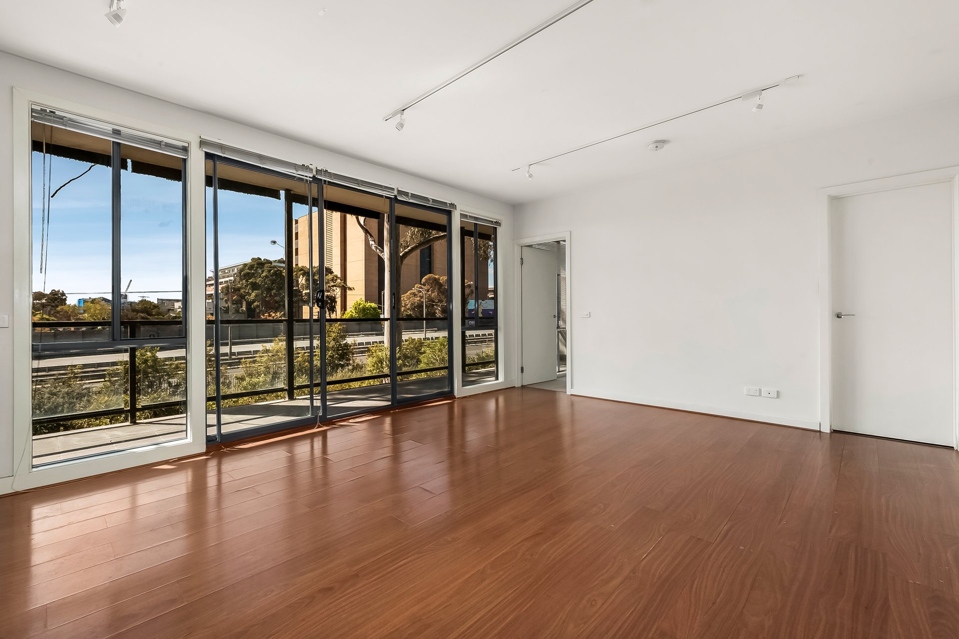 Property Gallery Thumbnail 3