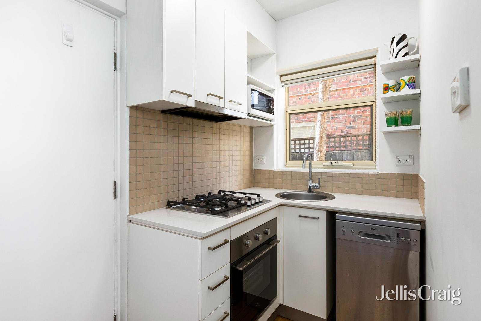 4/11 Bluff Avenue, Elwood image 6