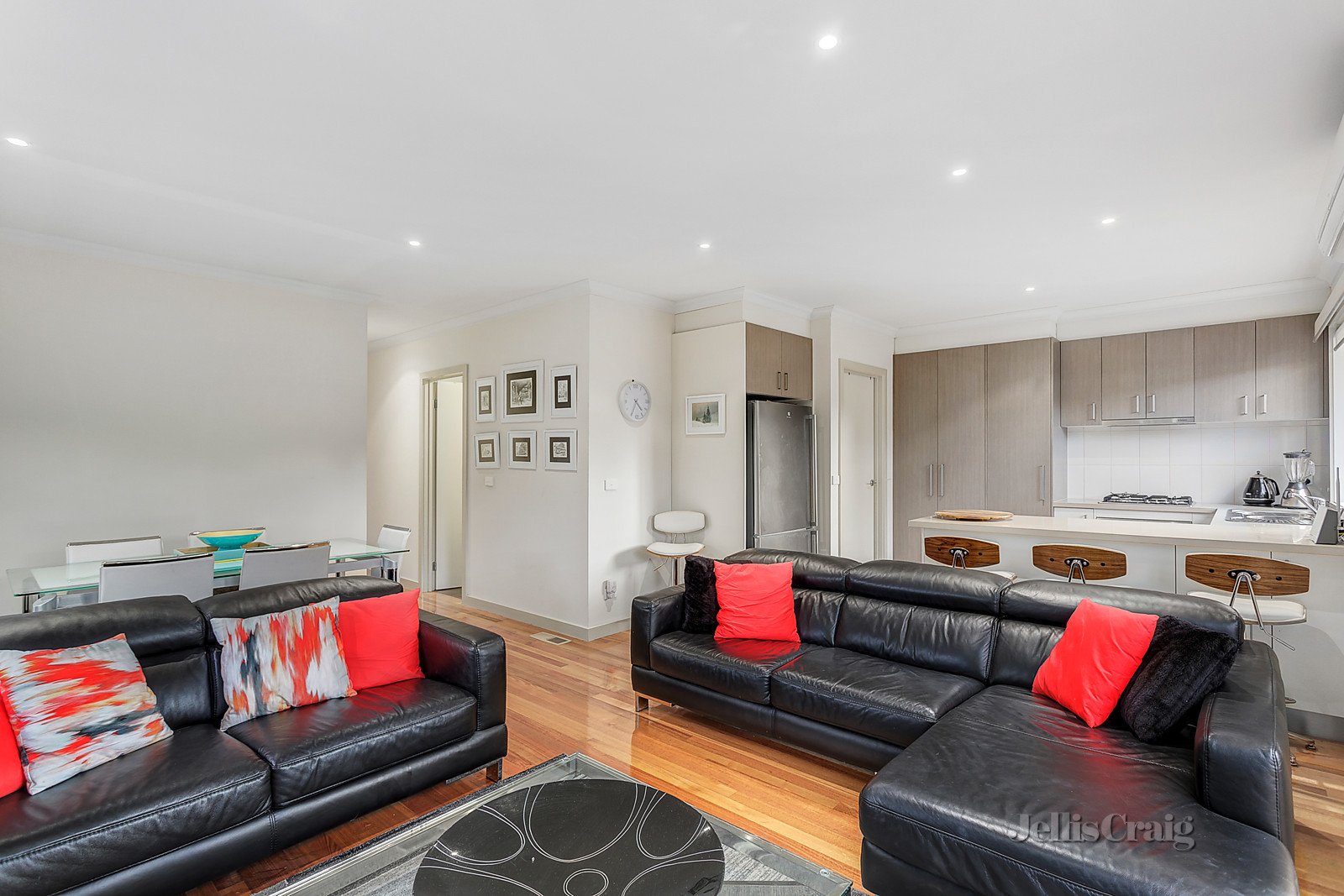 4/11 Hopetoun Street, Mitcham image 3