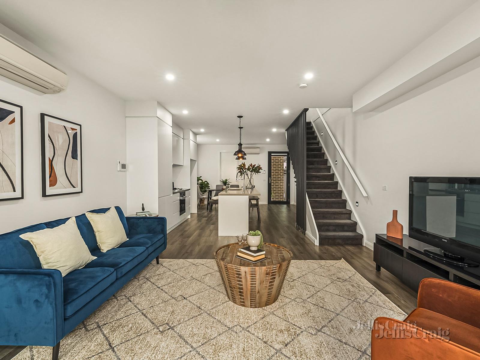 4/11 Lind Street, Strathmore image 2