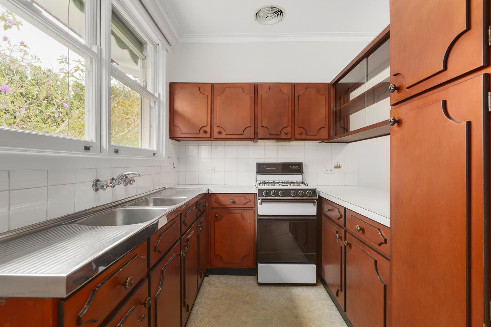 4/11 Louise Avenue, Mont Albert image 3