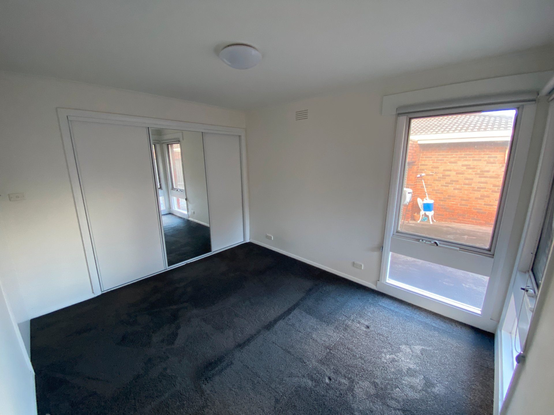 4/11 Philip Street, Manifold Heights image 5