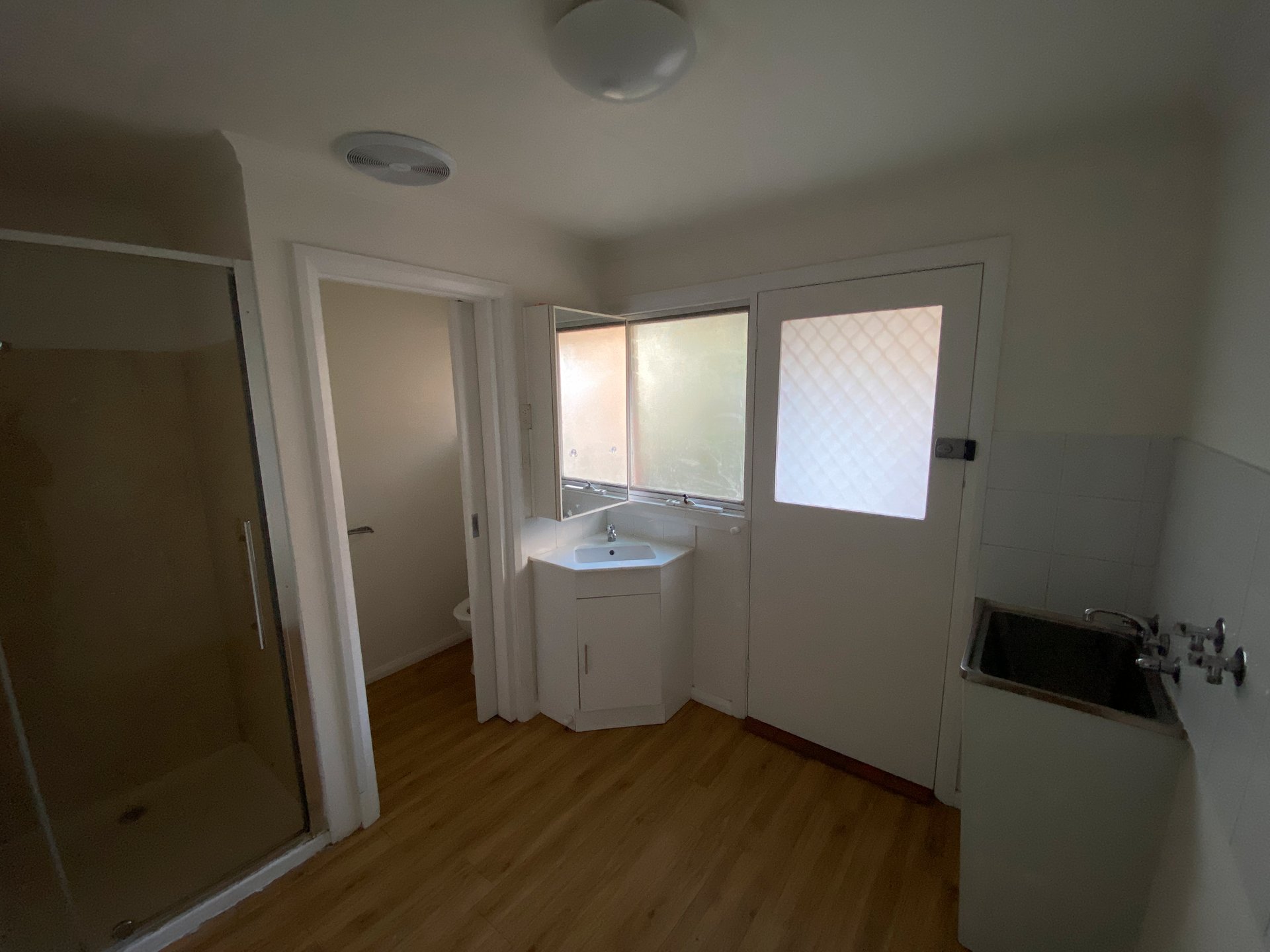 4/11 Philip Street, Manifold Heights image 7