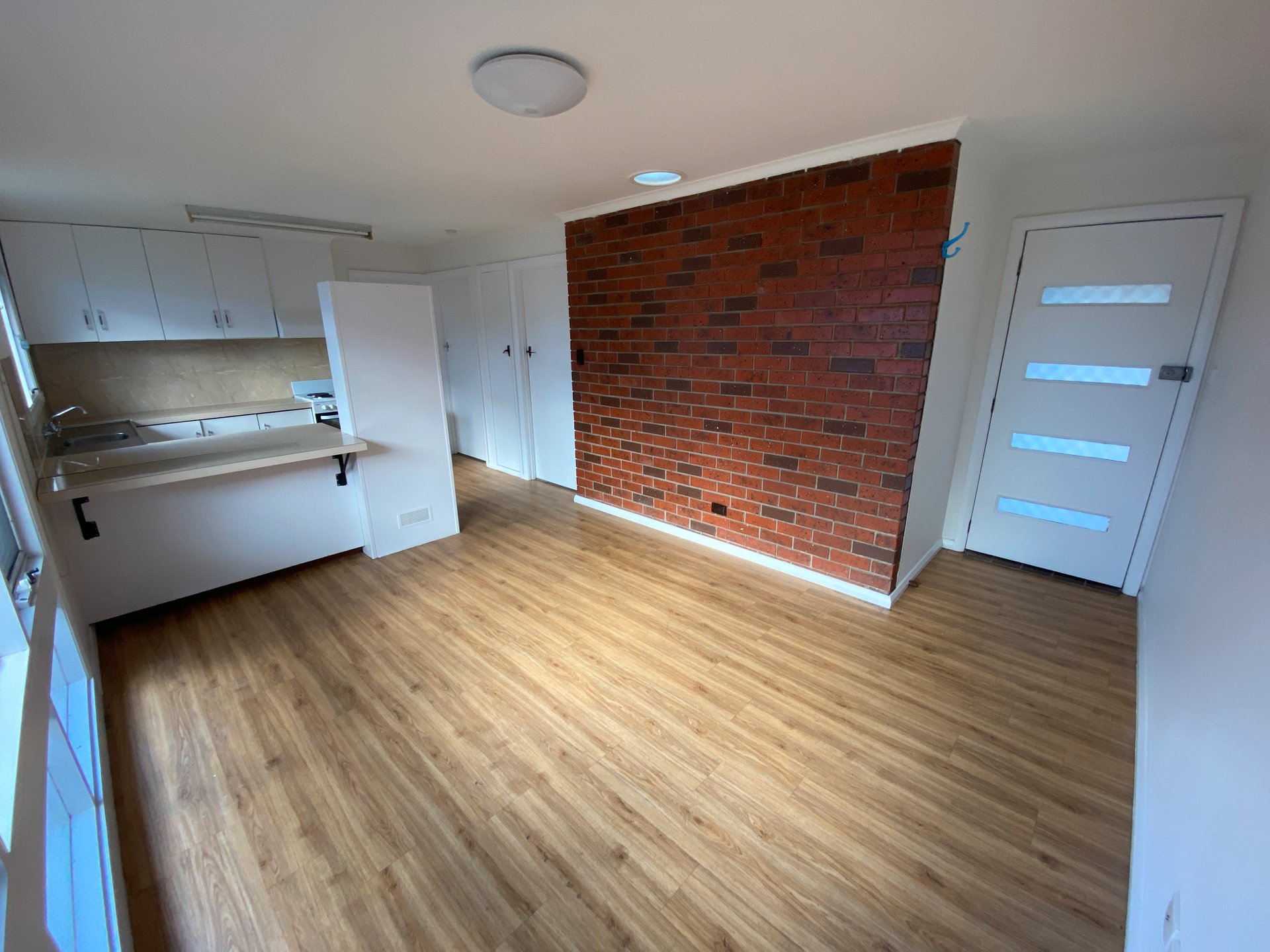 4/11 Philip Street, Manifold Heights image 2