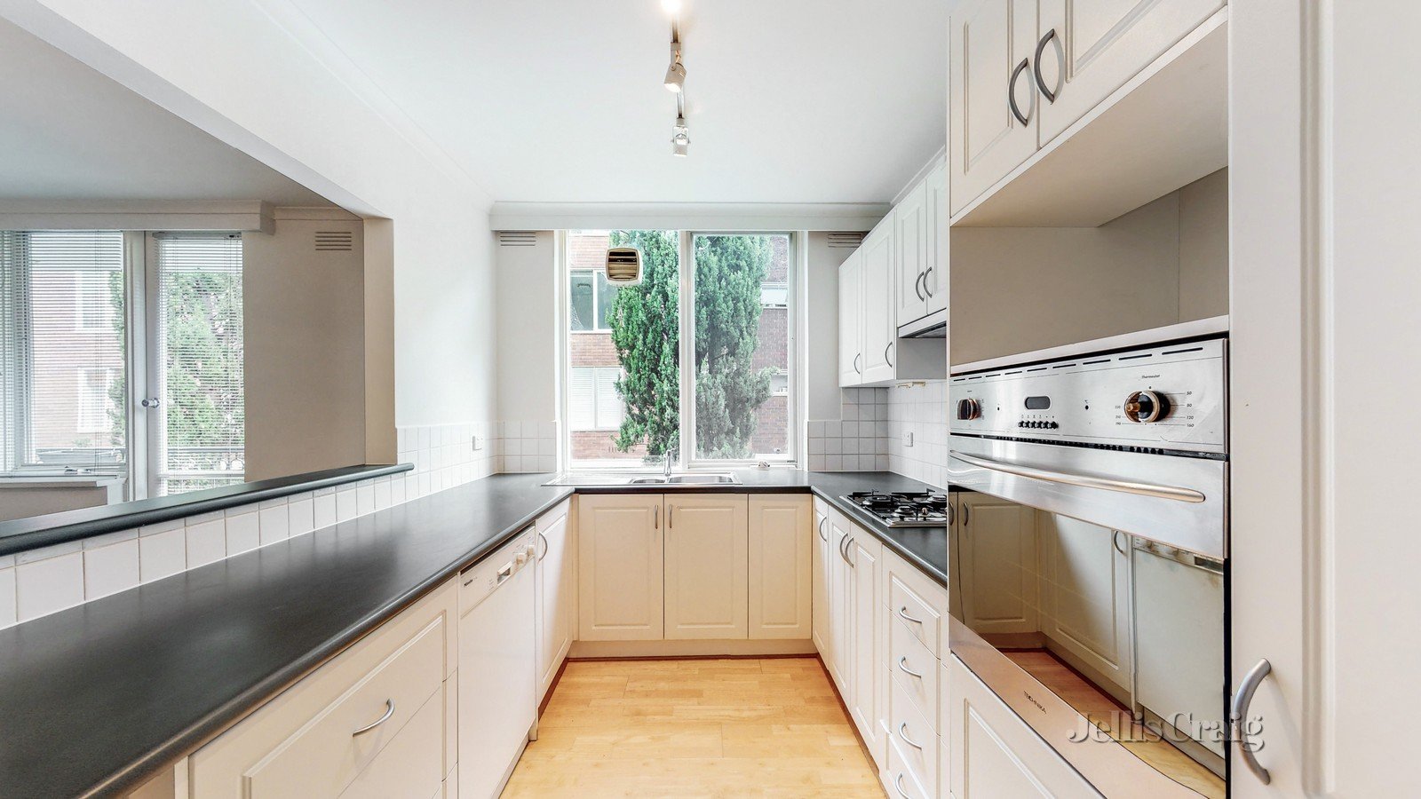 4/11 Rockley Road, South Yarra image 8