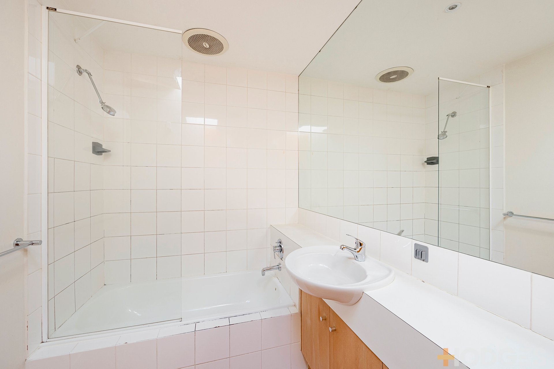 4 / 11 St Edmonds Road PRAHRAN