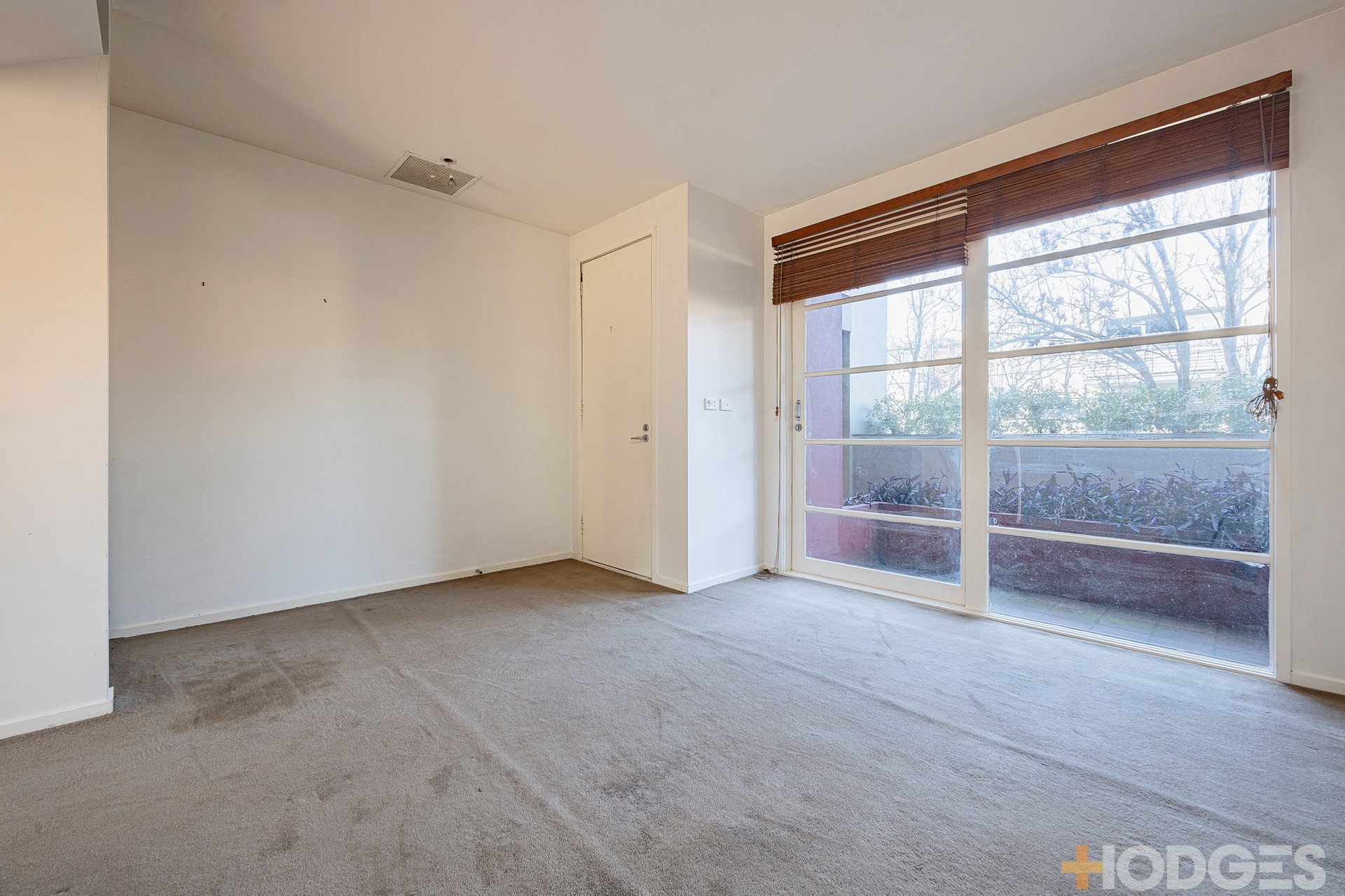 4 / 11 St Edmonds Road PRAHRAN