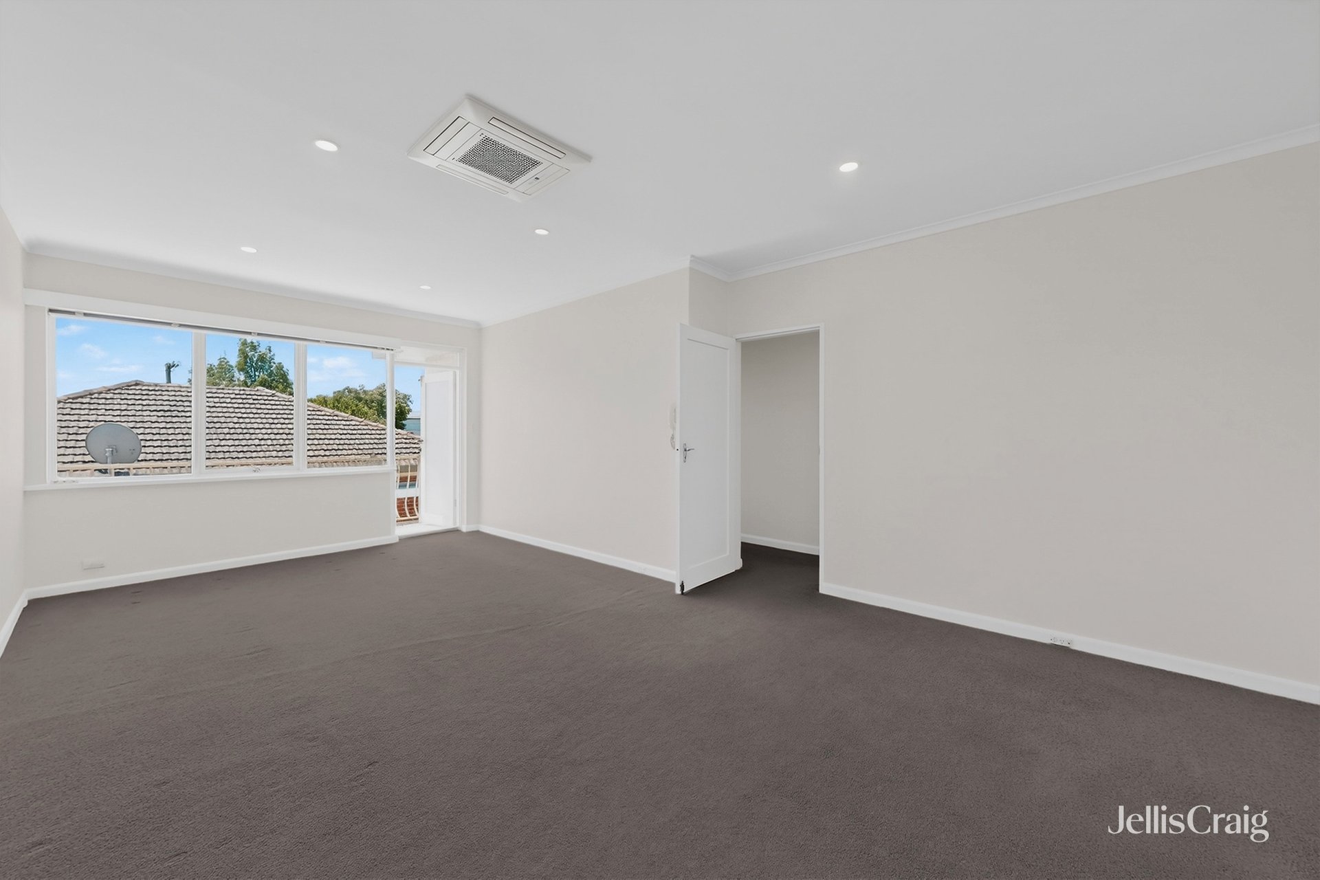 4/11 Whitmuir Road, Bentleigh image 1