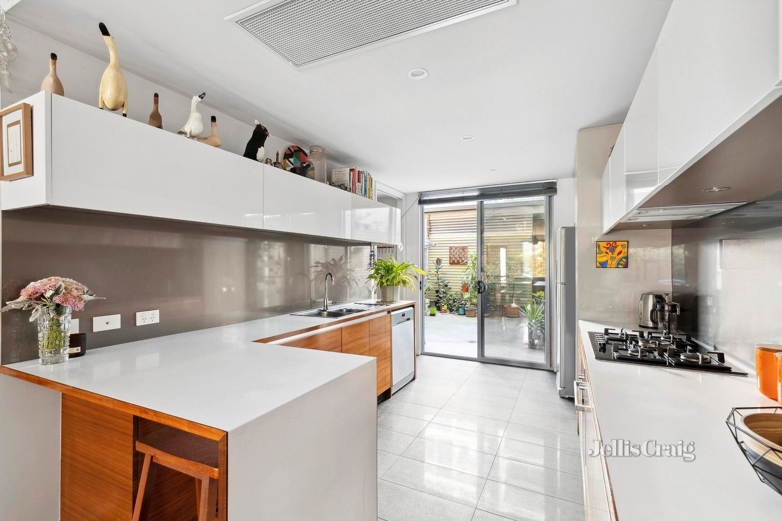 4/11 York Street, Geelong image 2