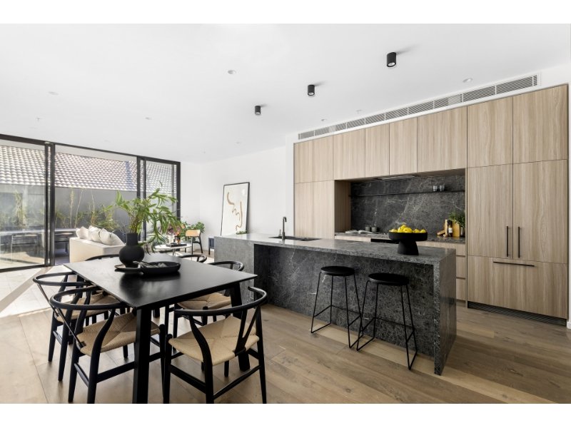 4/1110 Burke Road, Balwyn North image 2