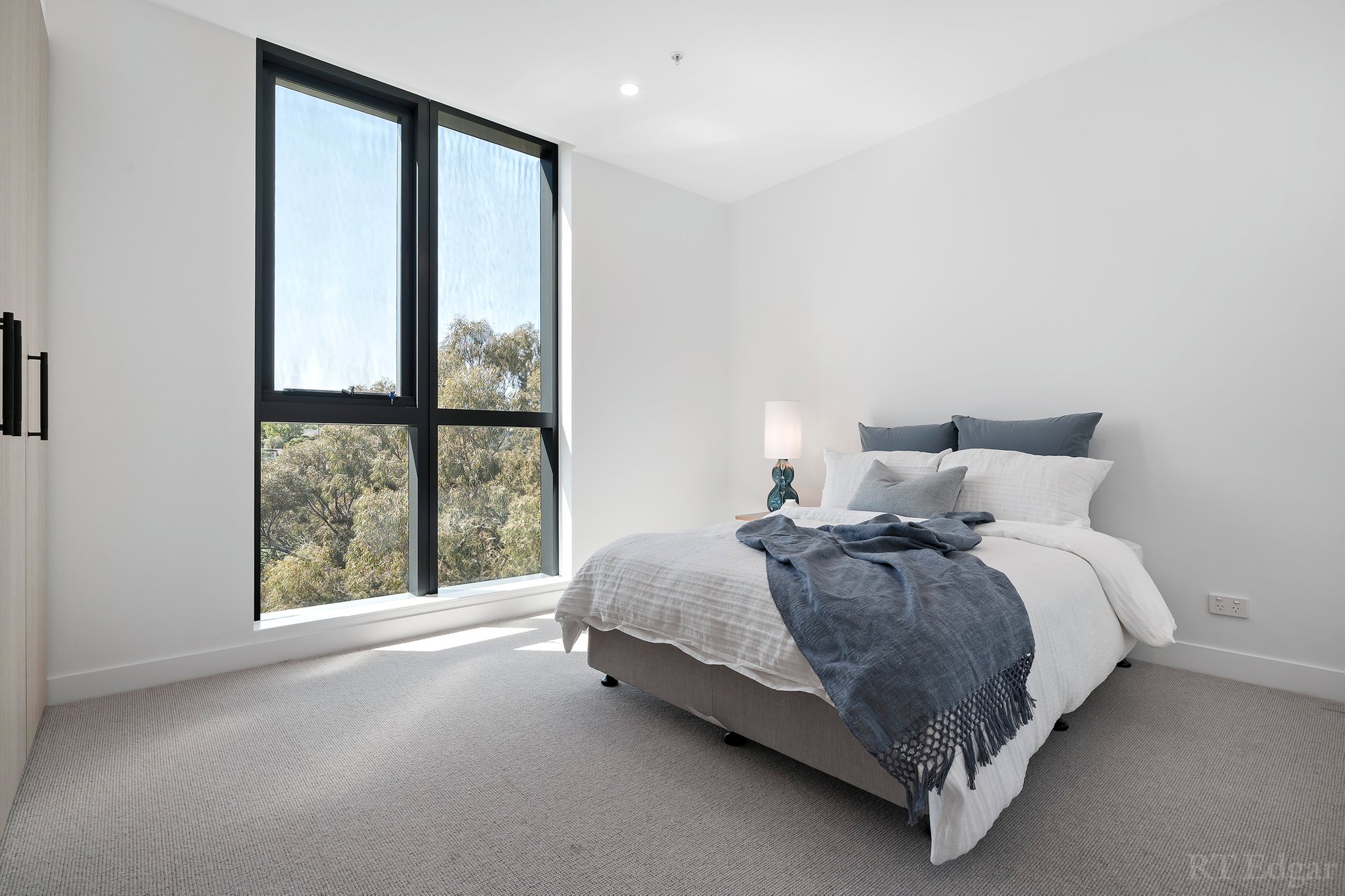 Property Gallery Thumbnail 7