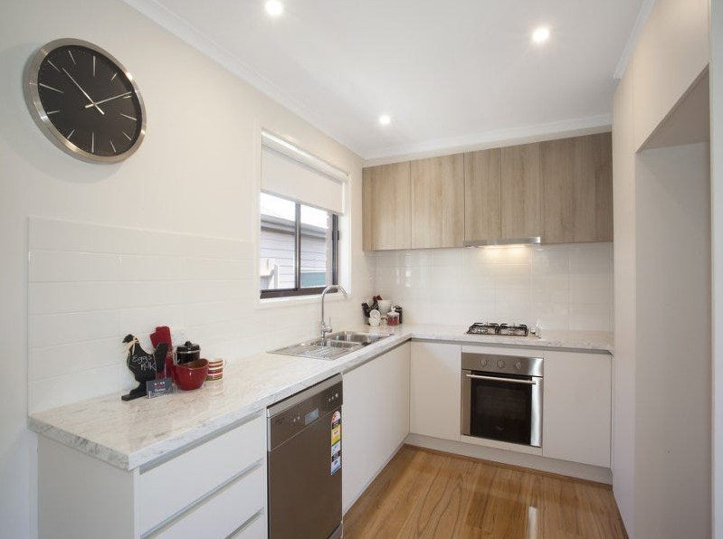 4/115 Warrigal Road, Oakleigh image 2