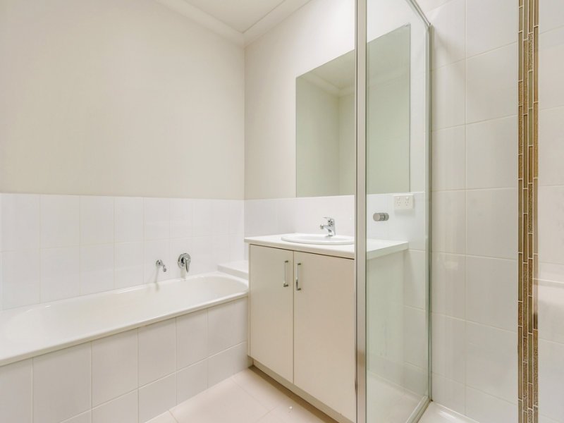 4/12 Frankcom Street, Blackburn image 4