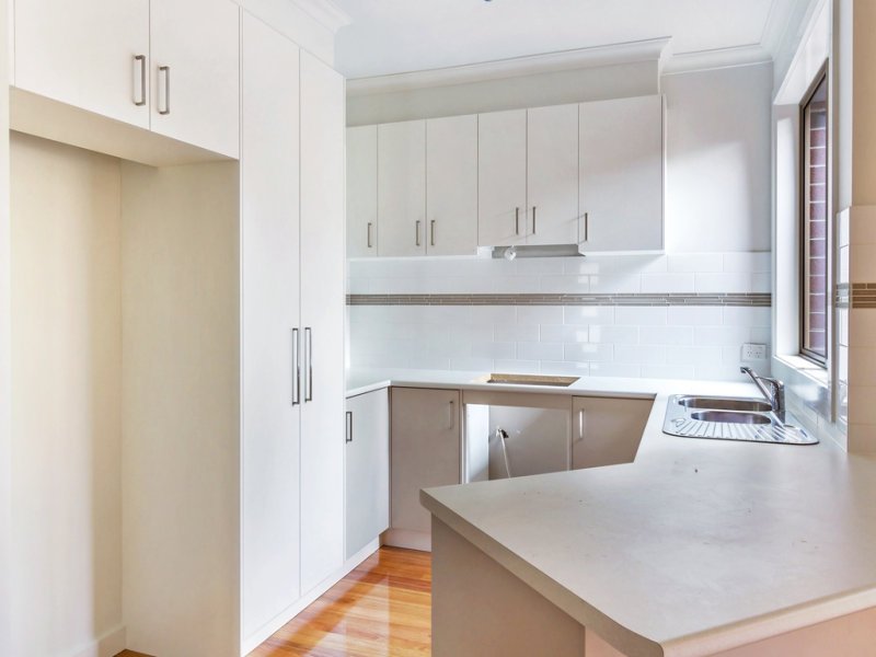4/12 Frankcom Street, Blackburn image 5