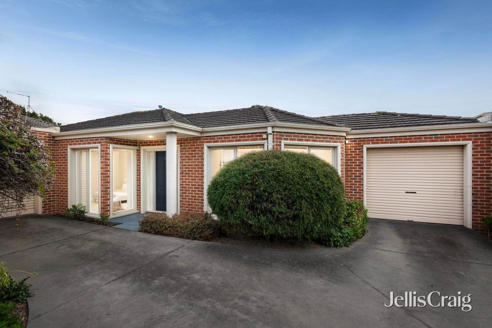 4/12 McComb Street, Lilydale image 1