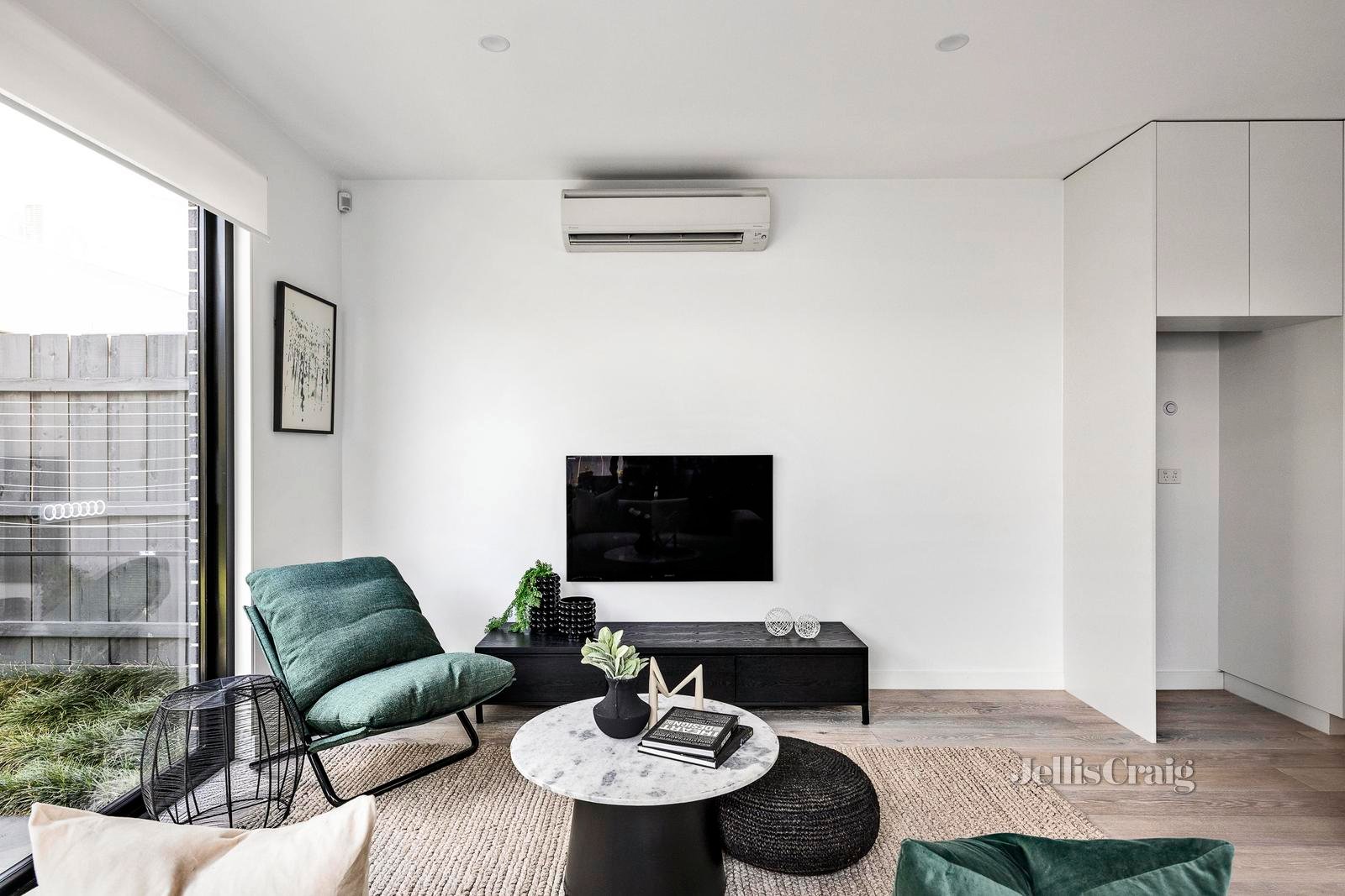 4/12 Phillip Street, Mentone image 3