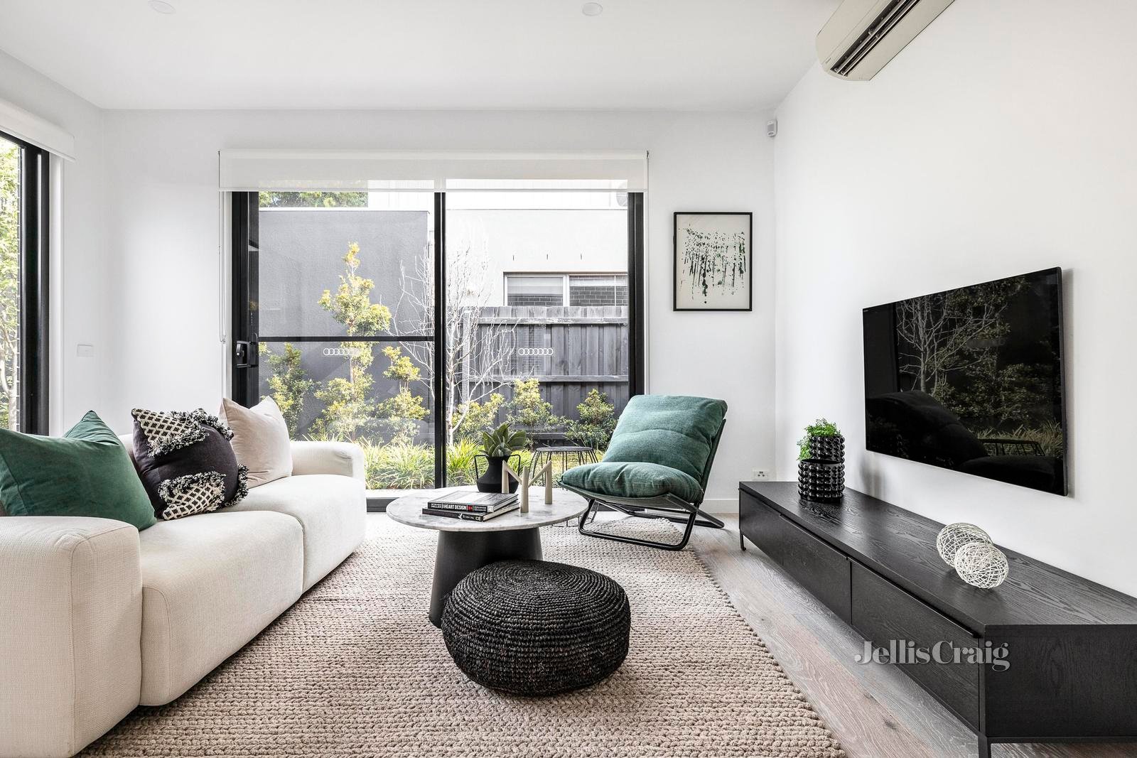 4/12 Phillip Street, Mentone image 4