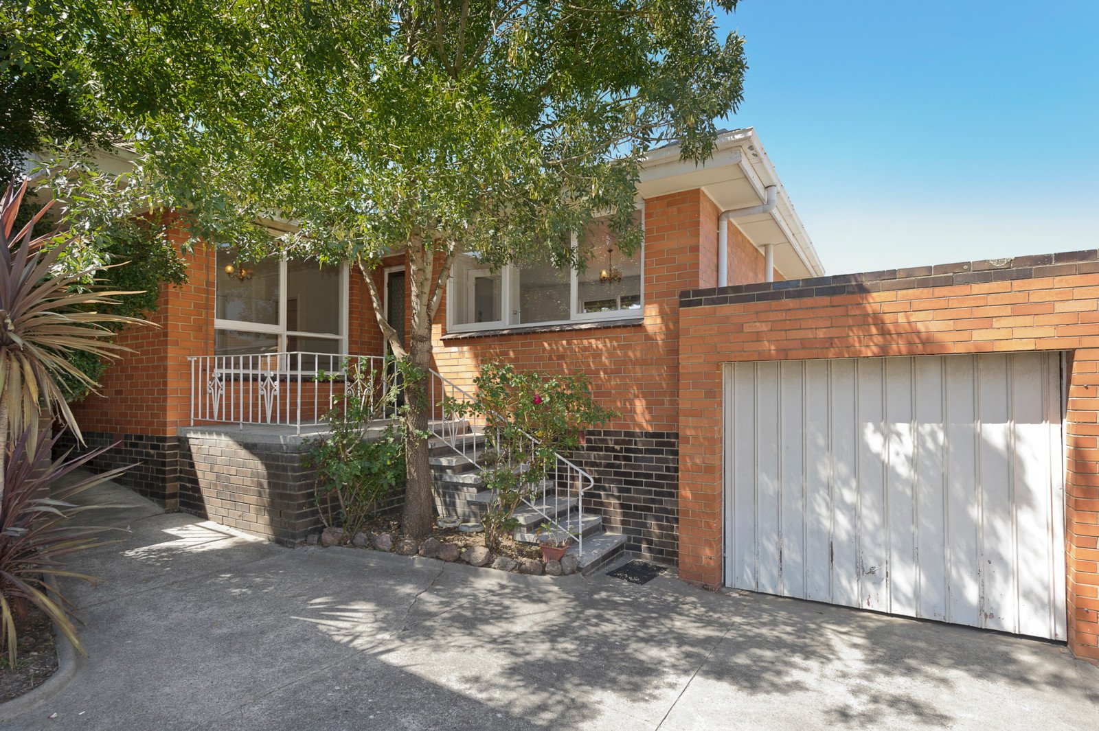 4/12 Somers Street, Burwood image 1