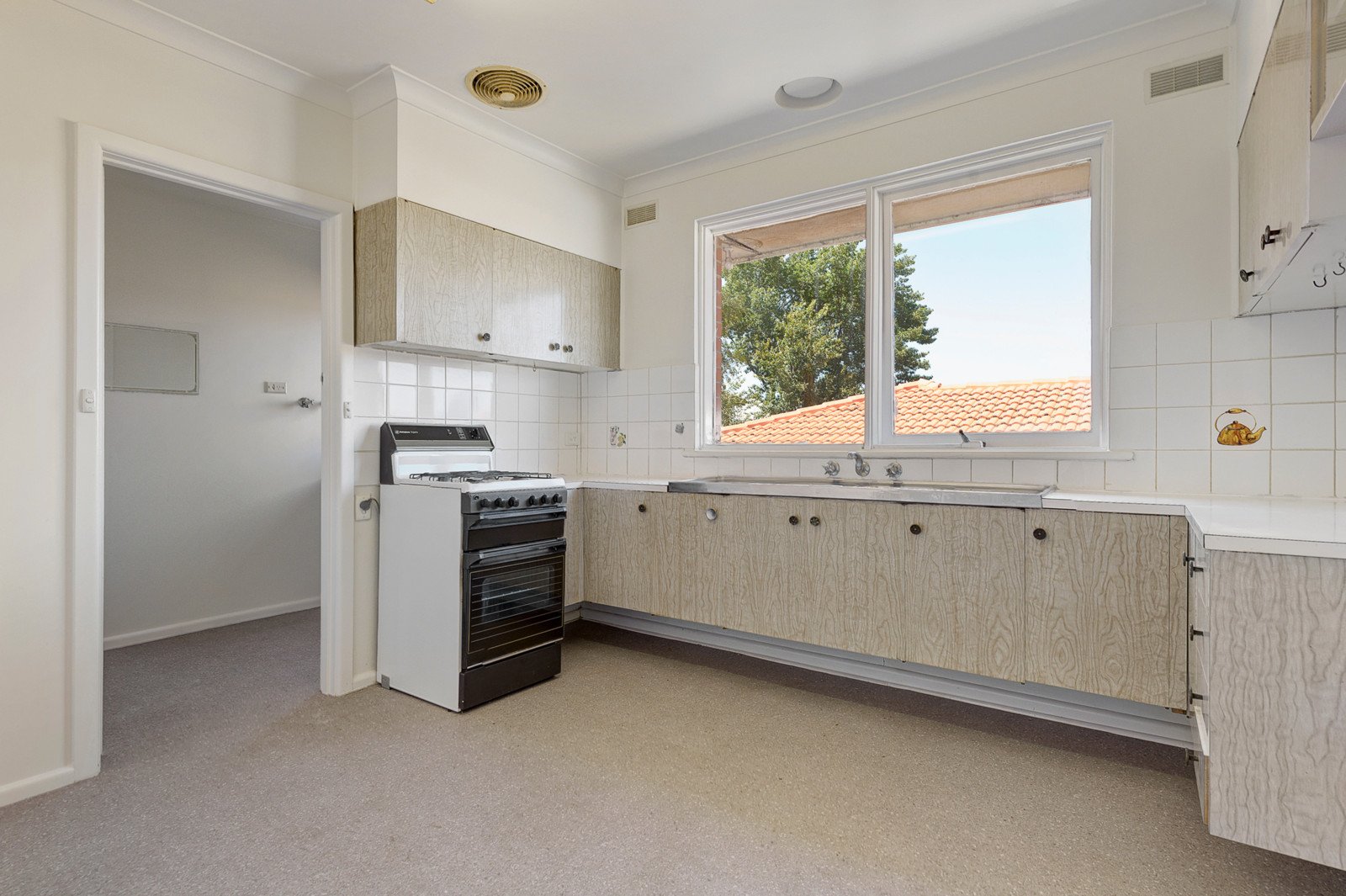 4/12 Somers Street, Burwood image 2