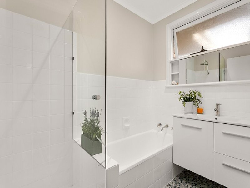 4/12 Wilson Street, Mont Albert image 6