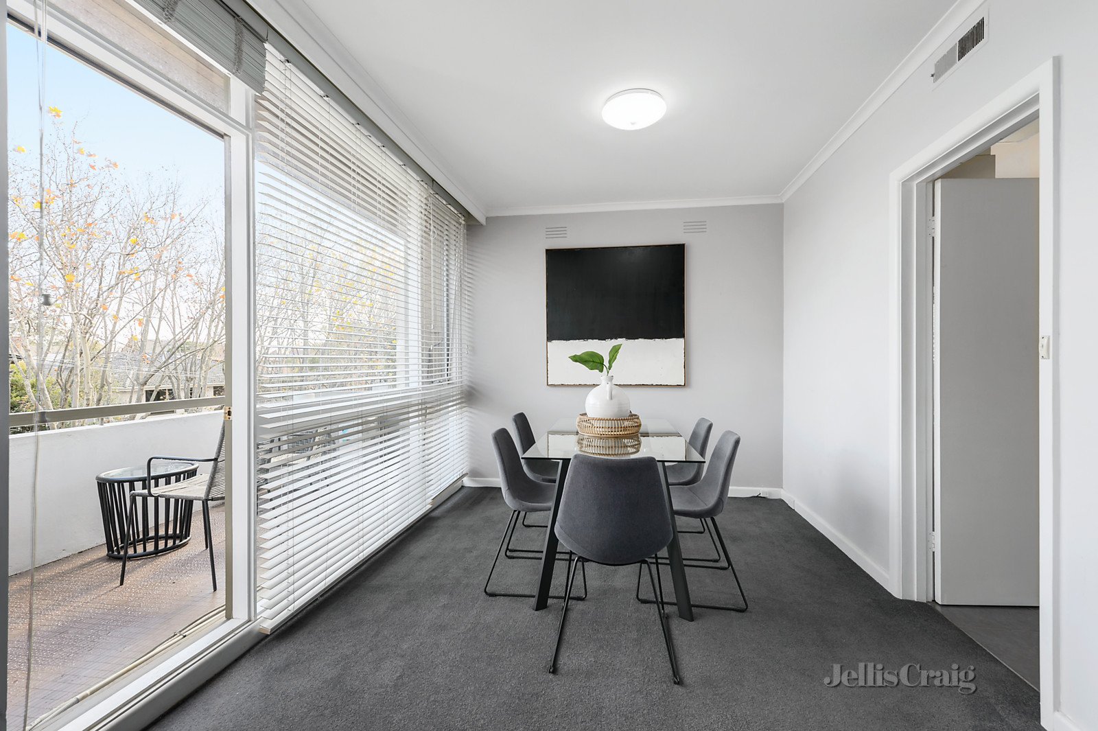 4/12 Woorigoleen Road, Toorak image 3