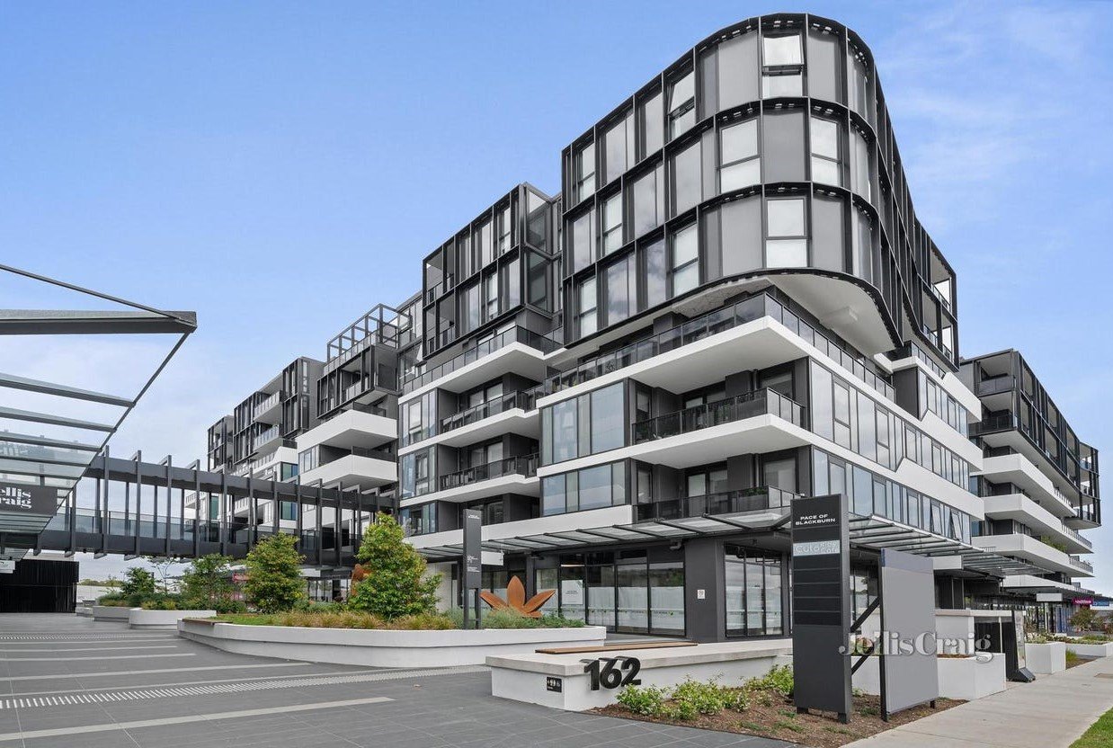 412/162 Whitehorse Road, Blackburn image 1