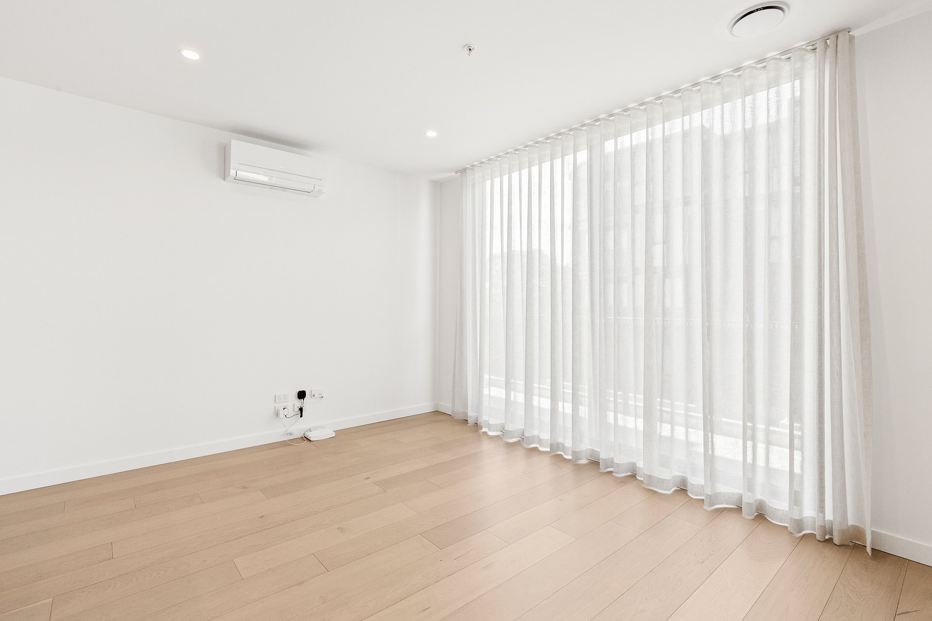 412/162 Whitehorse Road, Blackburn image 2