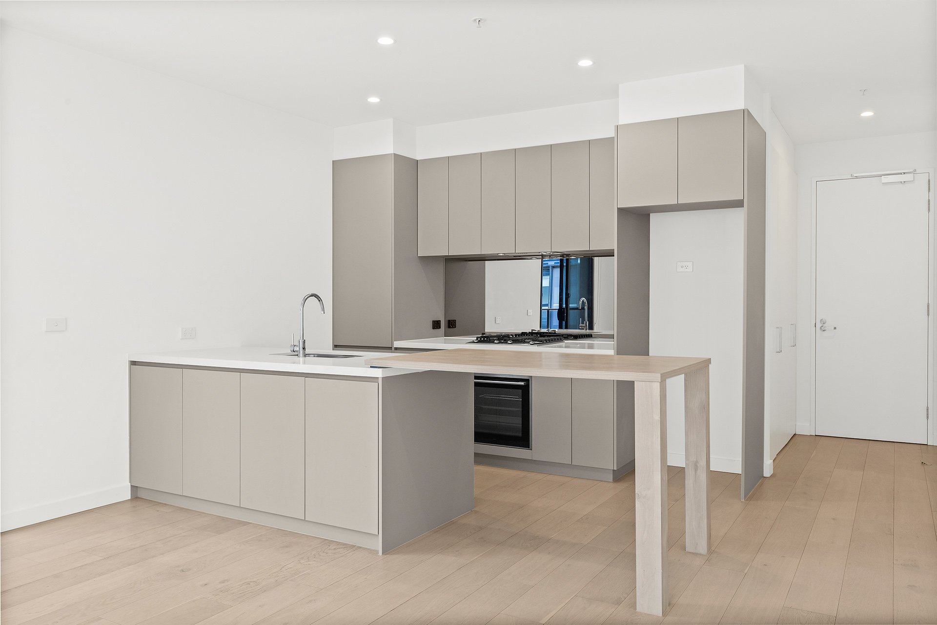 412/162 Whitehorse Road, Blackburn image 7