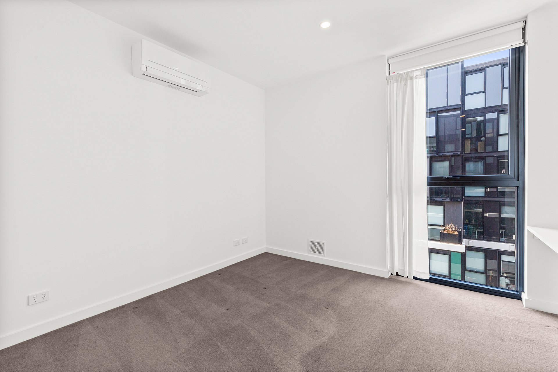 412/162 Whitehorse Road, Blackburn image 12