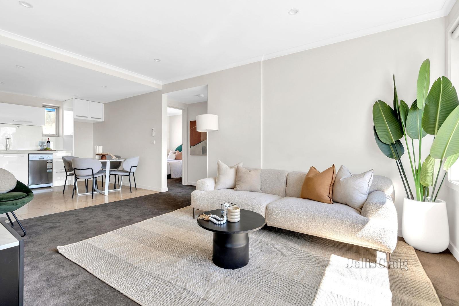 4/126 Albion Street, Brunswick image 2