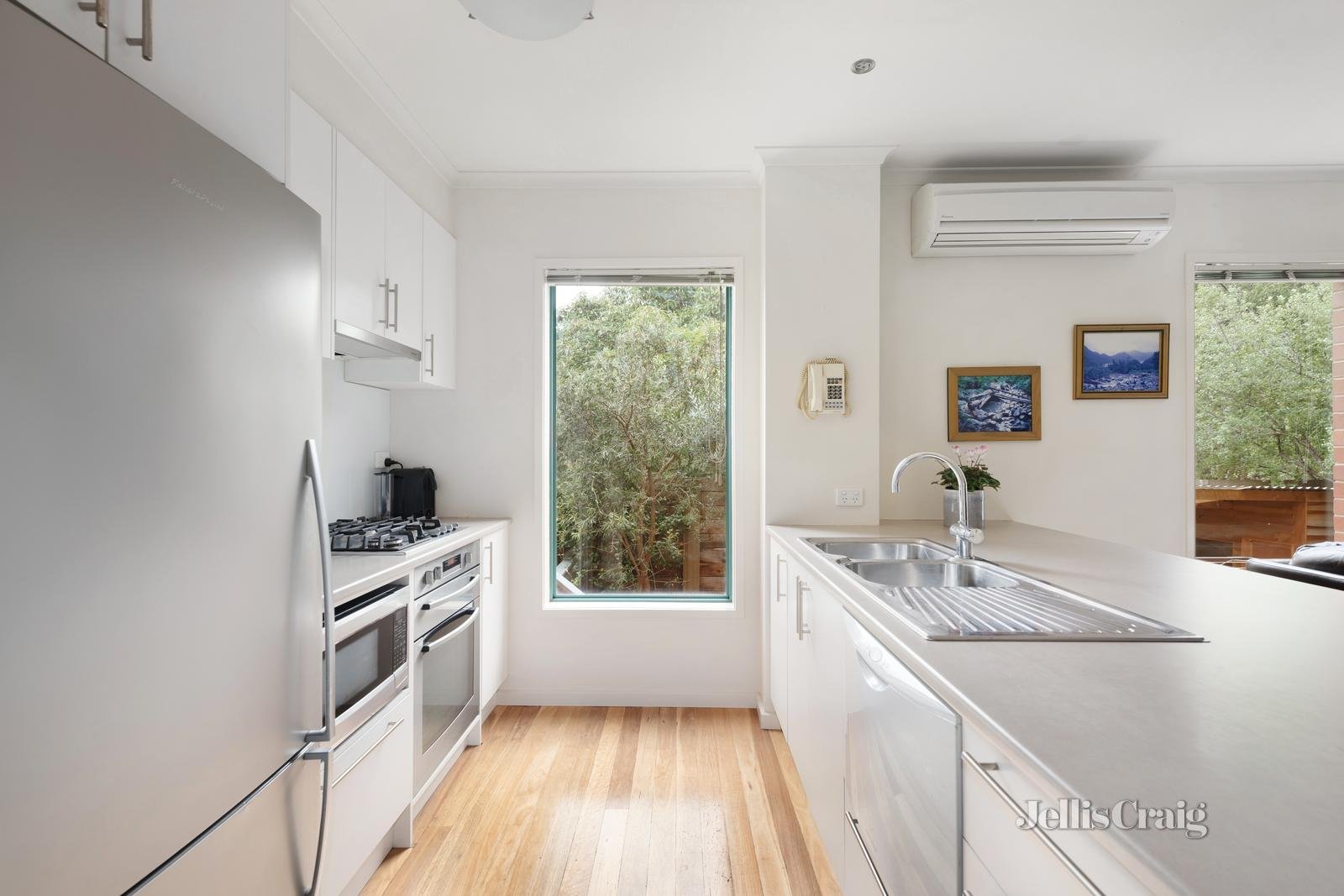 4/13 Hope Court, Kew image 3