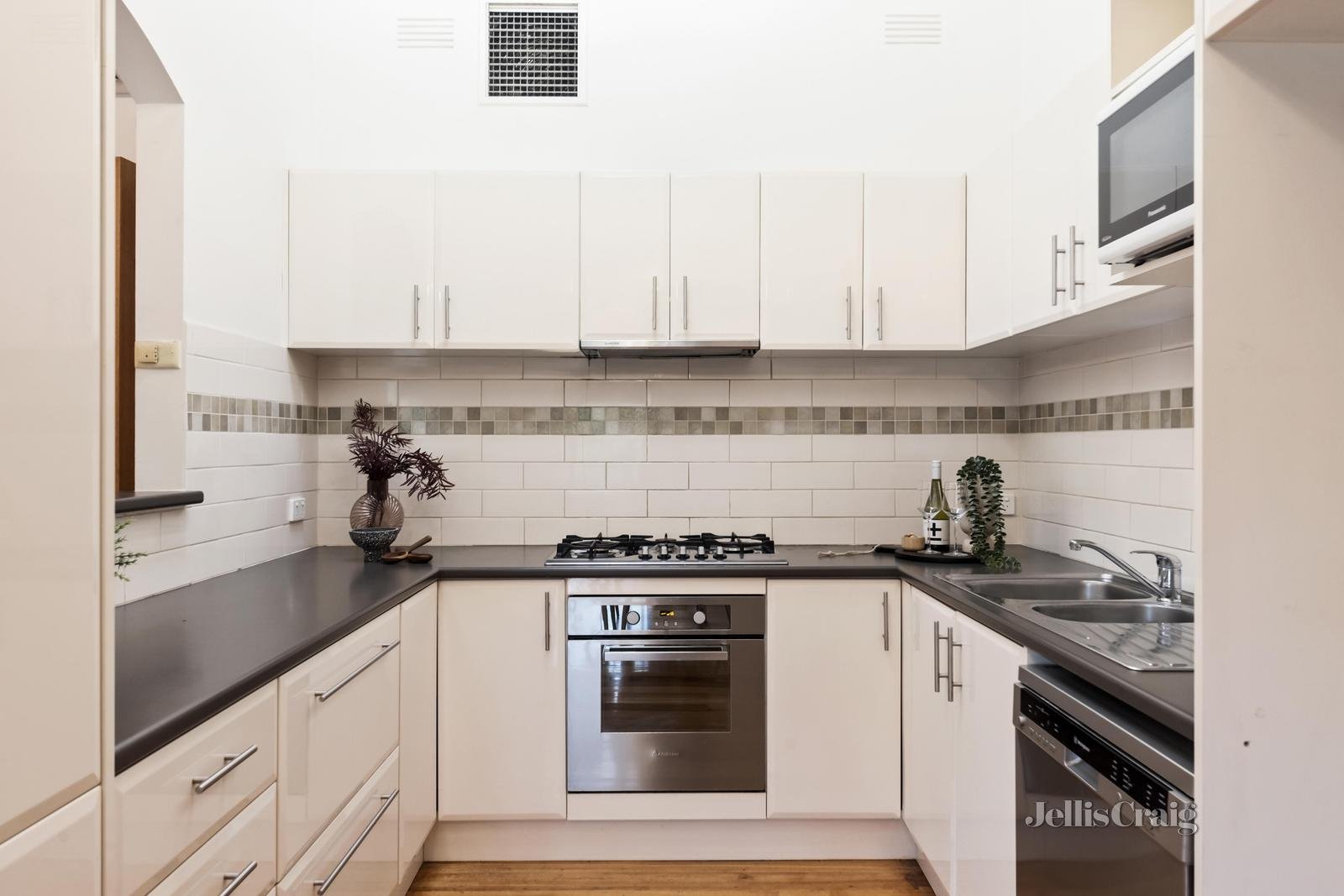 4/13 Kampman Street, Bulleen image 4