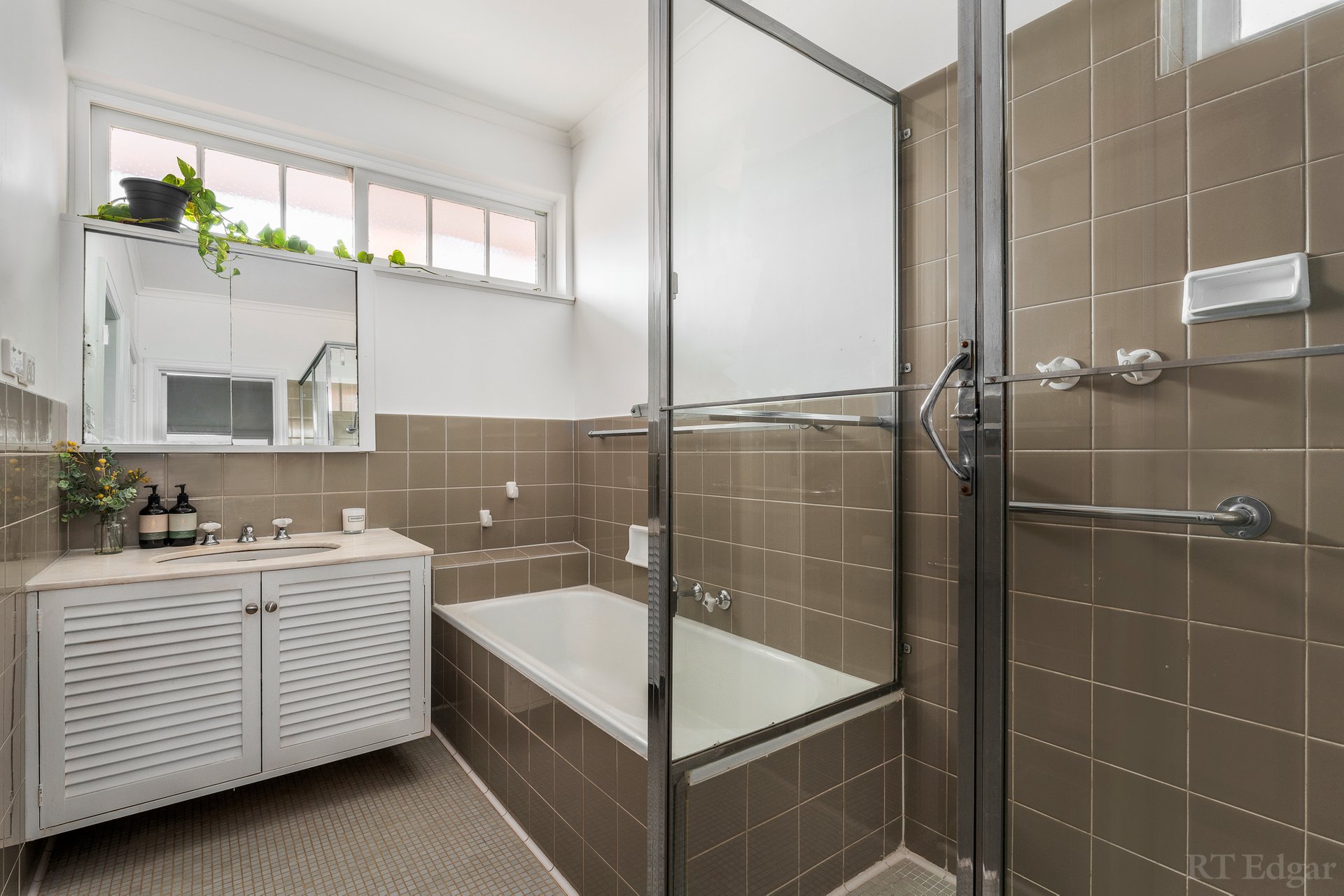Property Gallery Thumbnail 9
