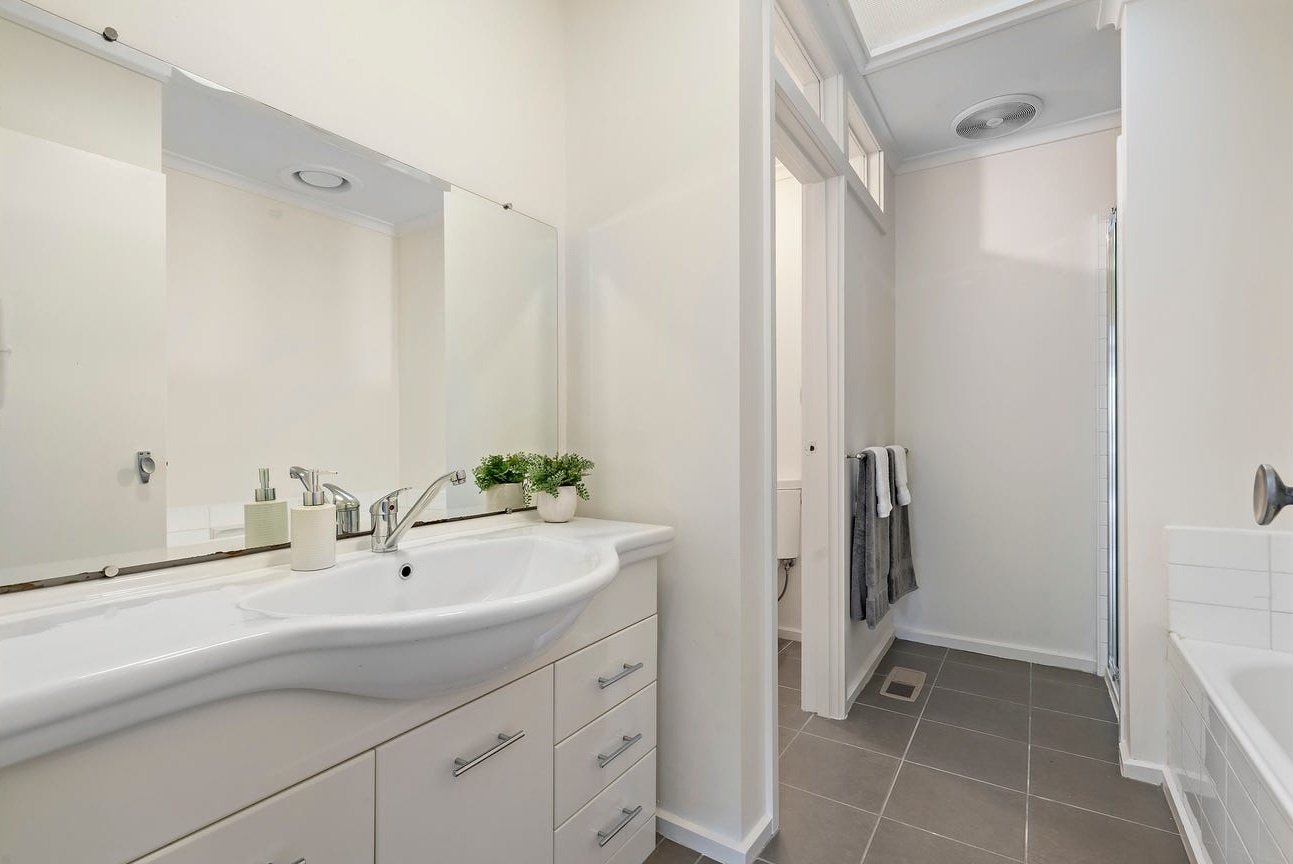 4/13 Milton Street, Canterbury image 4