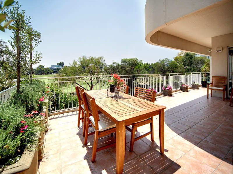 41/3 Seisman Place, Port Melbourne image 3