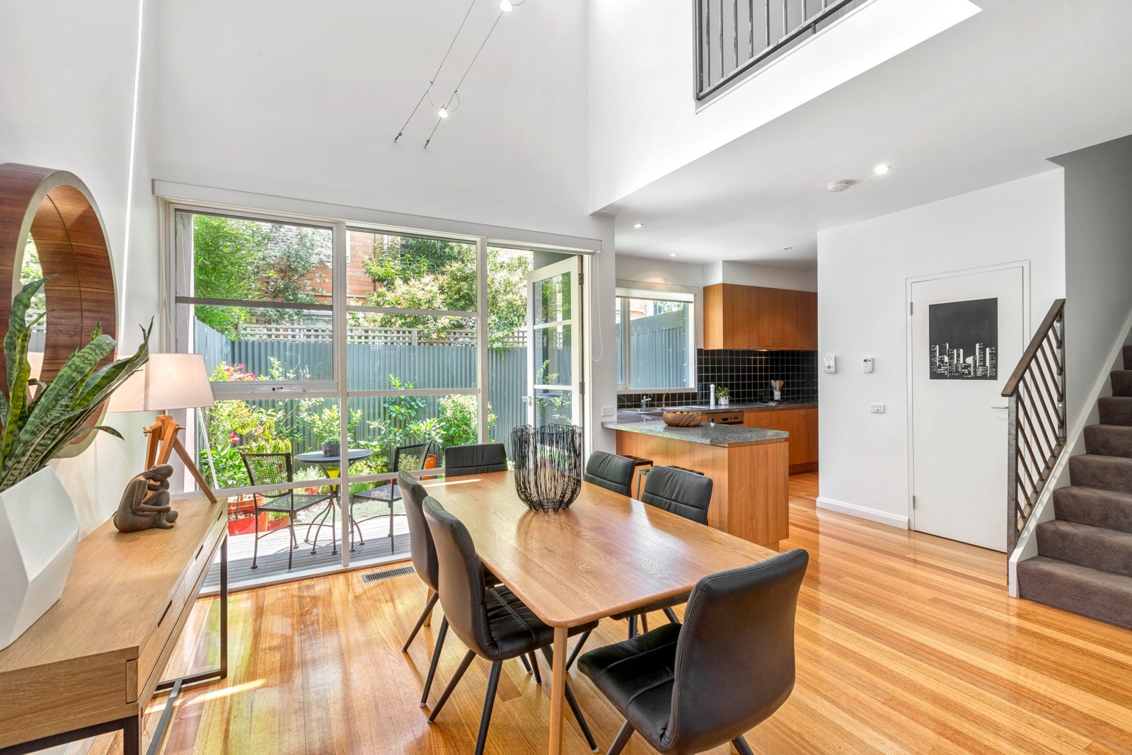 4/13 Wrexham Road, Prahran image 2