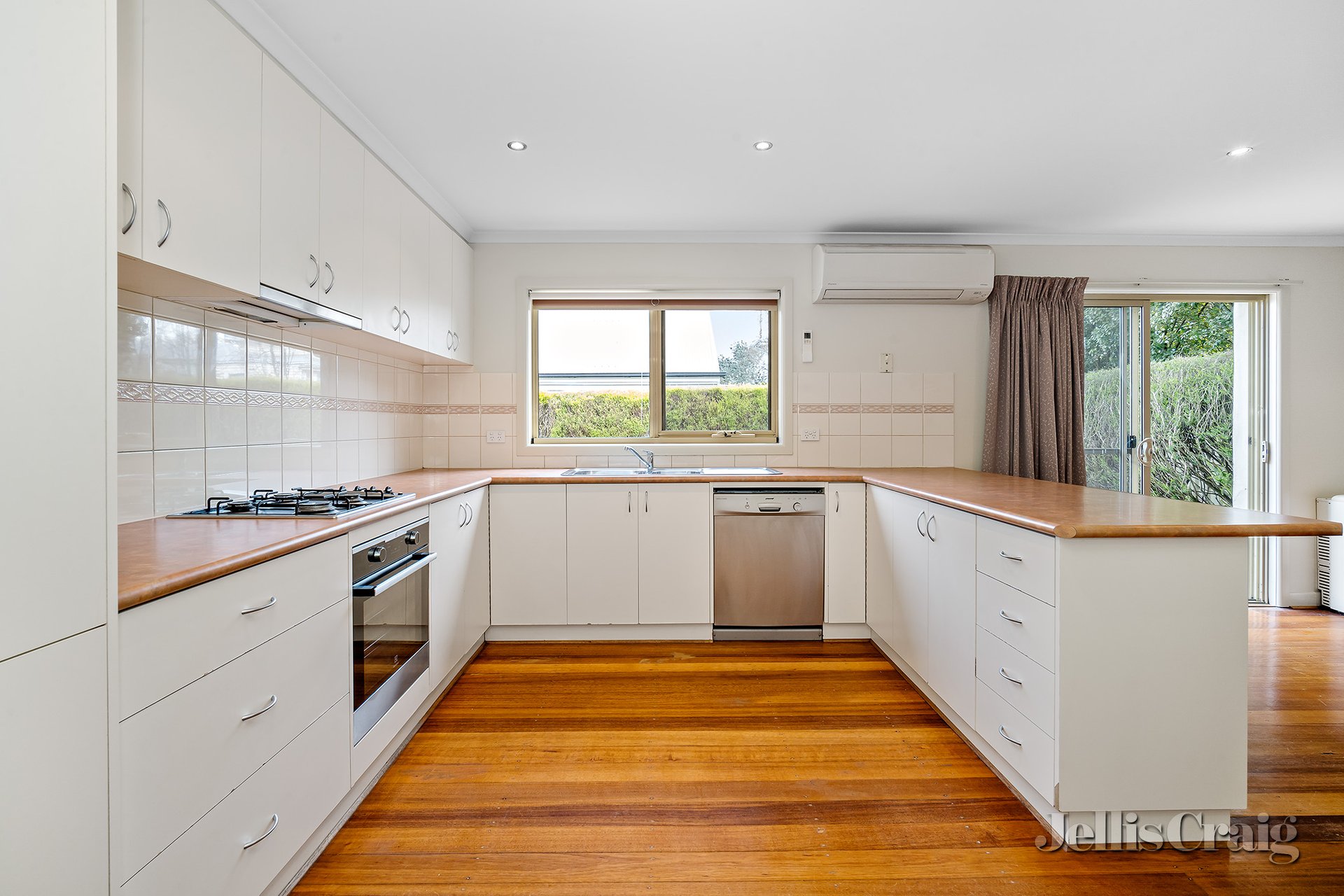 4/1314 Mair Street, Lake Wendouree image 2