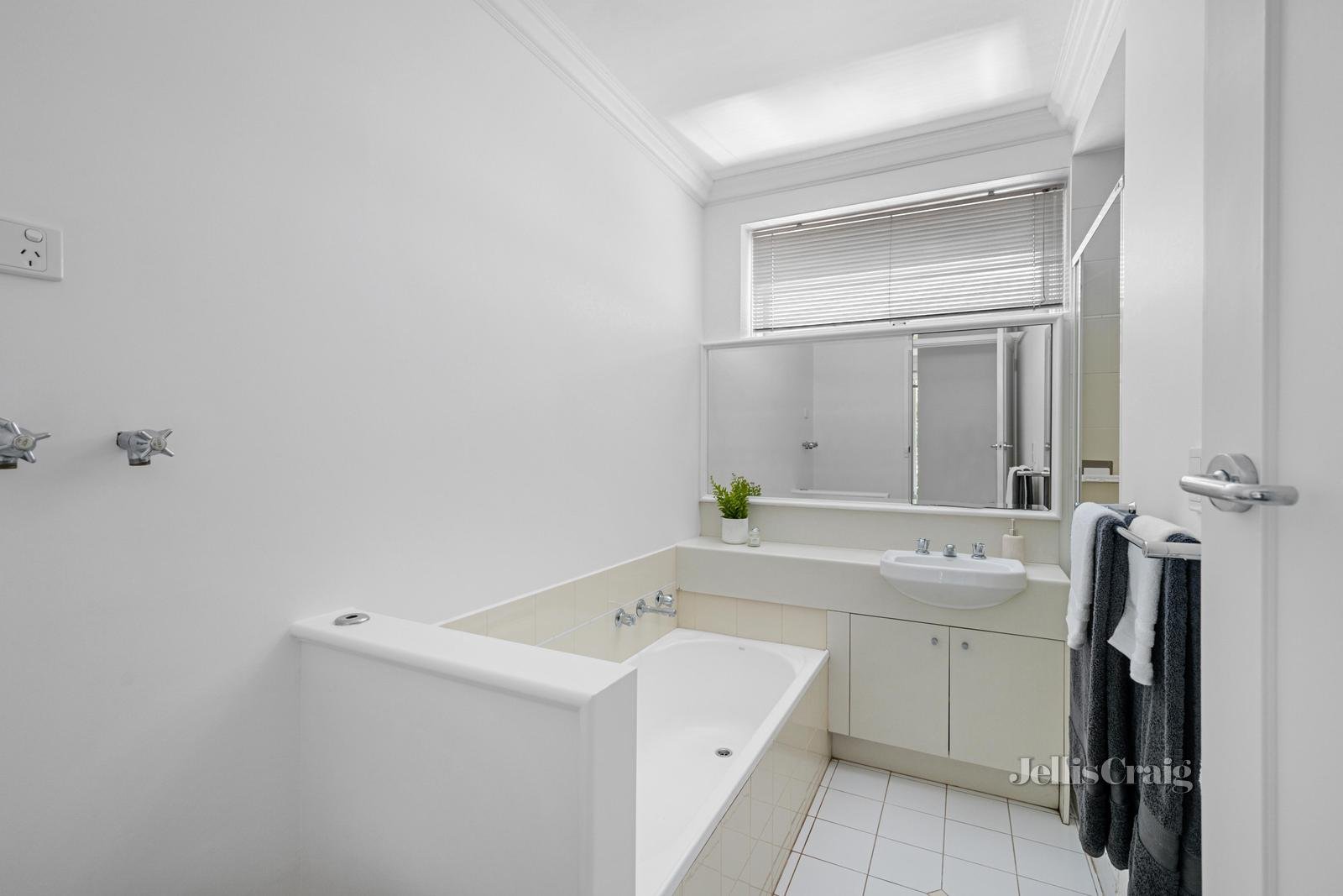4/14 Highbury Grove, Prahran image 5