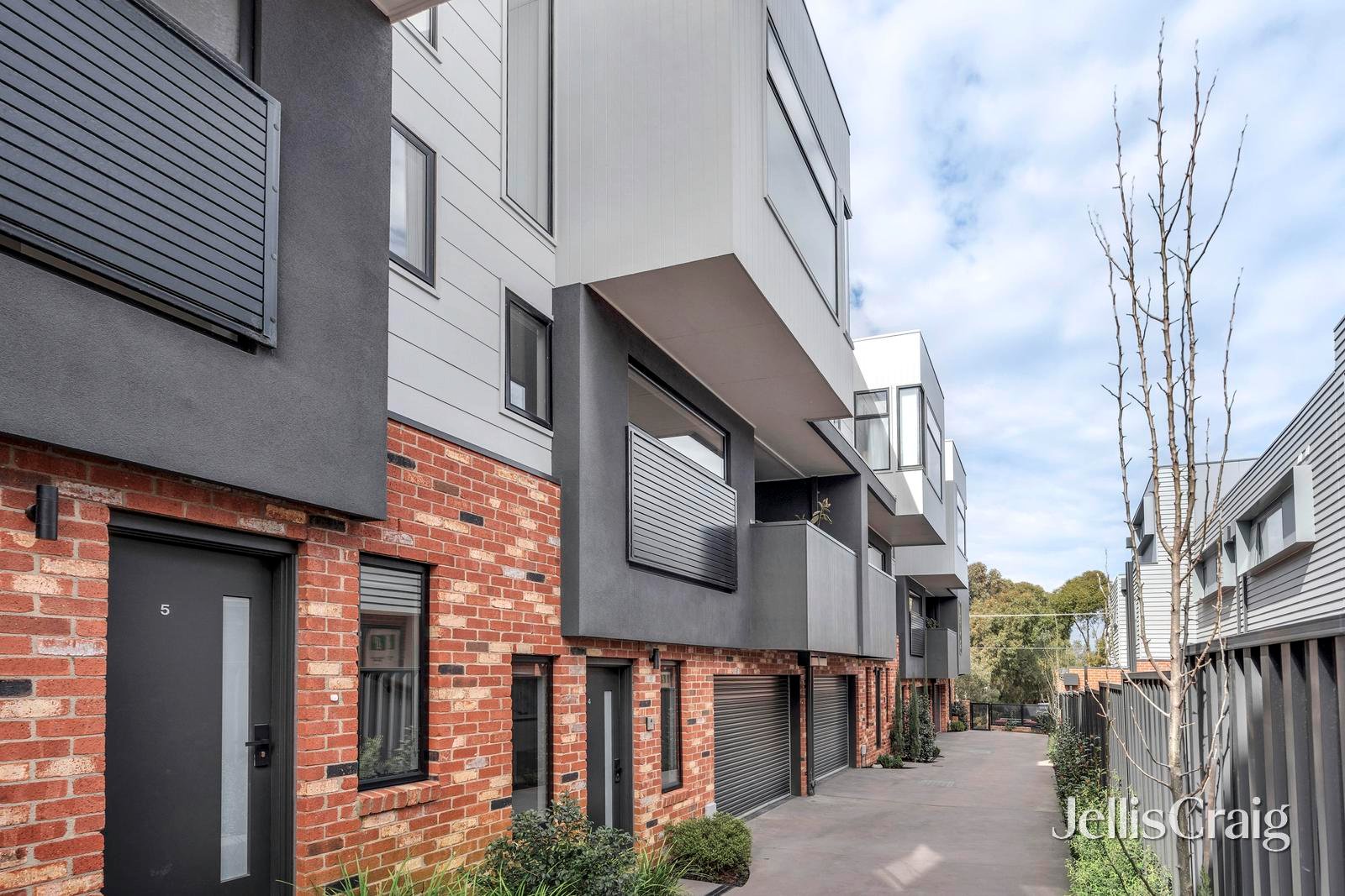 4/14 Irvine Crescent, Brunswick West image 1