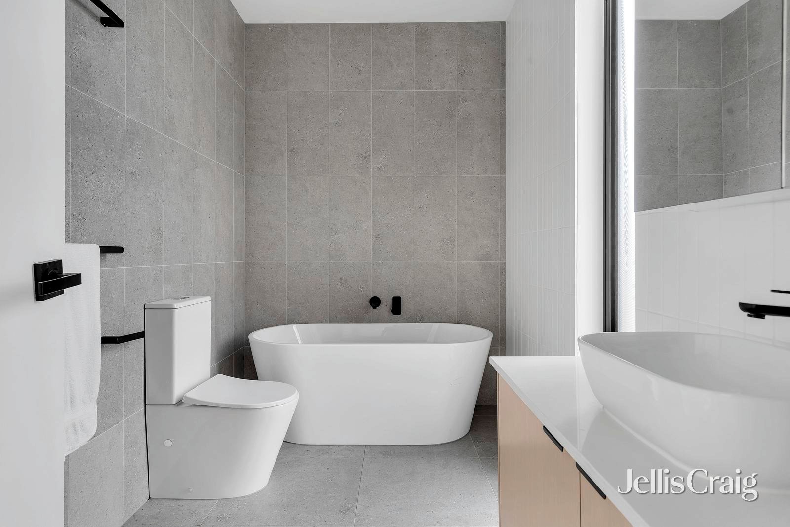4/14 Irvine Crescent, Brunswick West image 7
