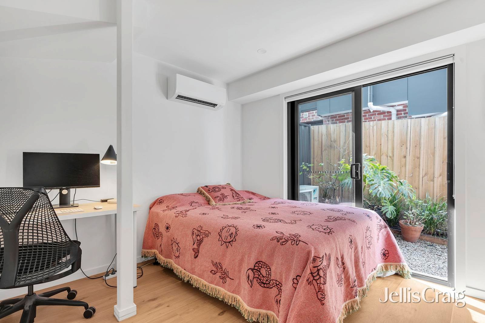 4/14 Irvine Crescent, Brunswick West image 9