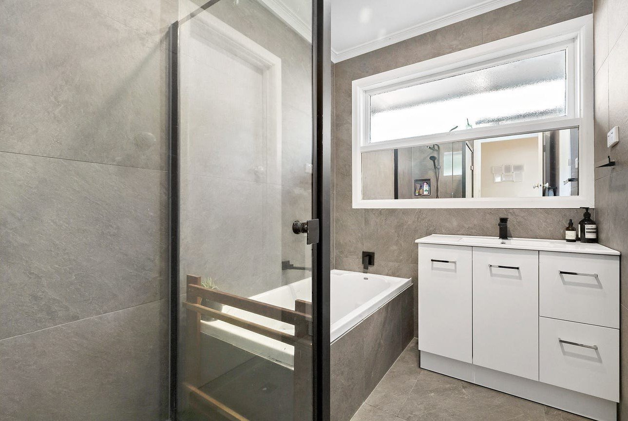 4/14 Warrigal Road, Surrey Hills image 7